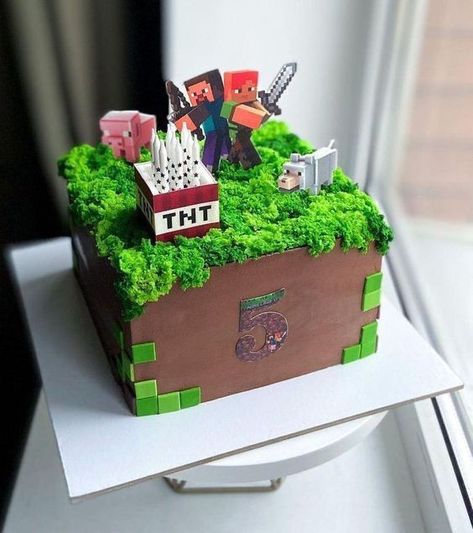 Roblox Square Cake, Minecraft Cake Square, Cake Maincraft, Minecraft Square Cake, Diy Minecraft Cake, Family Kids Crafts, Minecraft Birthday Decorations, Minecraft Cakes, Decor Tort