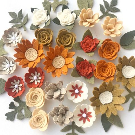 Unusual Decor, Home Decor Copper, Felt Flowers Patterns, Felt Flower Wreaths, Felt Succulents, Craft Home Decor, Felt Flowers Diy, Felt Wreath, Felt Crafts Diy