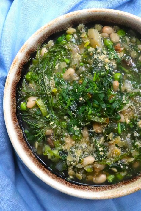 Stinging Nettle Vegan Green Minestrone - Very Vegan Val Stinging Nettle Soup, Green Minestrone, Nettle Recipes, Nettle Soup, Vegetable Prep, Foraged Food, Stinging Nettle, Parmesan Pasta, Vegan Beans