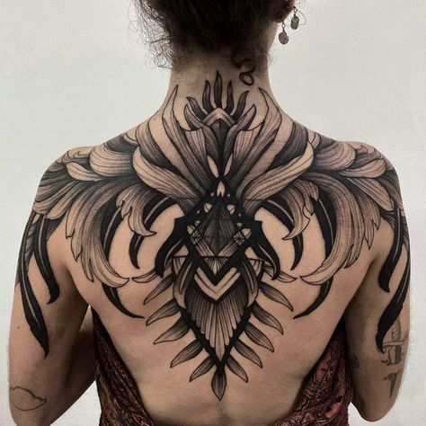 Back Tattoo Women Blackwork, Tattoo Back Pieces Women, Symmetrical Shoulder Tattoos For Women, Back Blackout Tattoo, Black Work Back Tattoo, Blackwork Back Tattoo, Ornamental Blackwork Back Tattoo, Ornamental Back Tattoo, Black White Tattoos