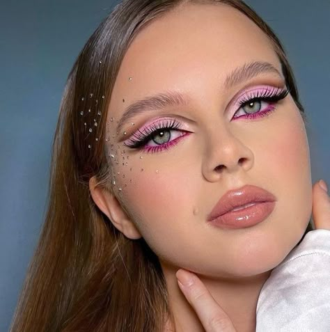 Pink Makeup With Rhinestones, Disco Makeup, Makeup Ojos, Mekap Mata, 20 Makeup, Rhinestone Makeup, Cute Eye Makeup, Rave Makeup, Barbie Makeup