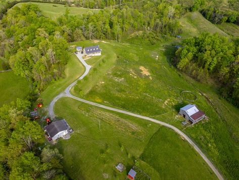 Tennessee Farm Country Living, Tile In Kitchen, Livestock Barn, Dog Farm, Big Porch, Home Farm, Elegant Hotel, North Carolina Mountains, 2 Story Houses