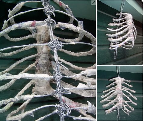 Puerta Halloween, Diy Skeleton, Halloween Props Diy, Diy Props, Paper Mache Sculpture, Felt Garland, Halloween Deco, Wire Sculpture, Halloween Props