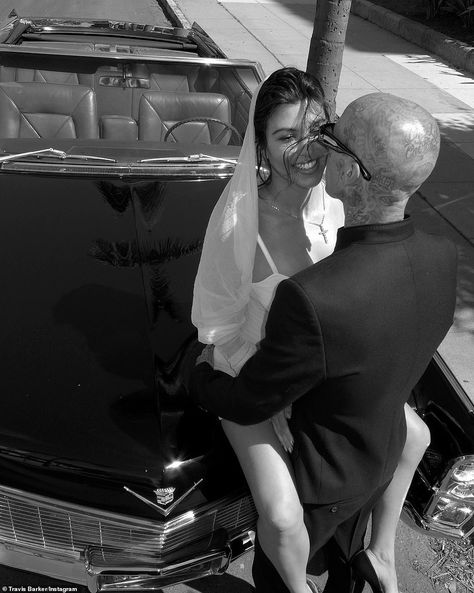 Kourtney Kardashian Engagement Photos, Kourtney Travis Wedding, Kourtney Kardashian Wedding Photos, Travis And Kourtney Wedding, Kortney And Travis Wedding, Iconic Wedding Photos, Travis Barker Wedding, Kourtney Kardashian Wedding, Kourtney Travis