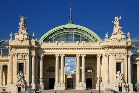 French Neoclassical Architecture, Paris Buildings, Classic Facade, Classical Building, Renovation Architecture, Paris Architecture, Classic Building, Genius Loci, Neoclassical Architecture