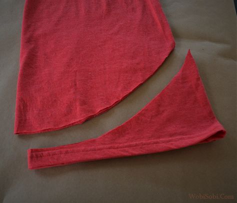 Cut Tshirt Sleeves Diy, Cut Sleeves Off Tshirt Women, How To Cut Tee Shirts, How To Cut Neck Out Of Tee Shirt, How To Cut A Tshirt Off The Shoulder Diy, Cute Cut Tshirt Ideas, How To Cut Sleeves Off Tshirt, Cut Neckline Tshirt, How To Cut T Shirts Cute