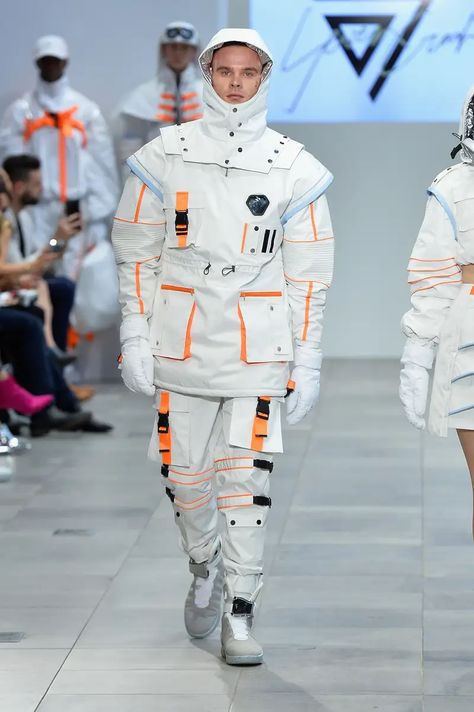 Space Fashion Futuristic, New York Fashion Week Outfits, Astronaut Fashion, Astronaut Outfit, Astronaut Suit, Week Outfits, Wild Outfits, Space Fashion, Space Outfit