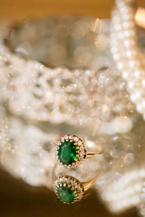 Emerald Engagement Rings That Will Make You Green With Envy - HarpersBAZAAR.com Jewerly Ring, Green Rings, Emerald Engagement, Wedding Rings Vintage, Bling Rings, Emerald Engagement Ring, Vintage Engagement, Engagement Jewelry, Trendy Wedding