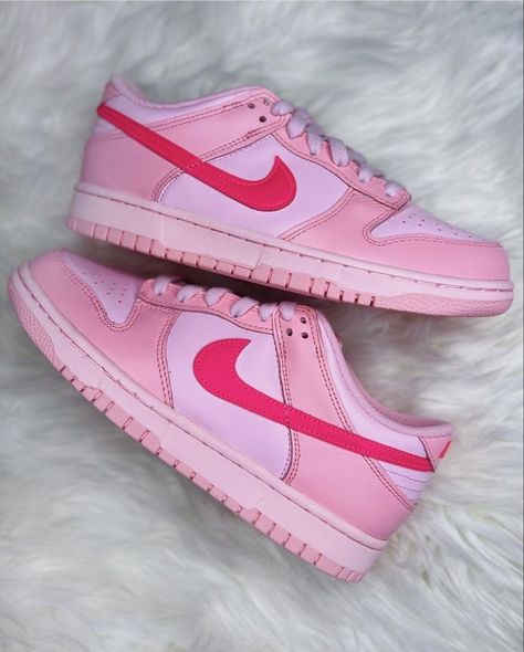 Nike Preschool Dunk Low PS DH9756 600 Triple Pink - Size 12C Pink Nike Shoes, How To Dye Shoes, Trendy Shoes Sneakers, Nike Shoes Girls, Preppy Shoes, Pretty Shoes Sneakers, All Nike Shoes, Shoes Sneakers Jordans, Shoe Wishlist