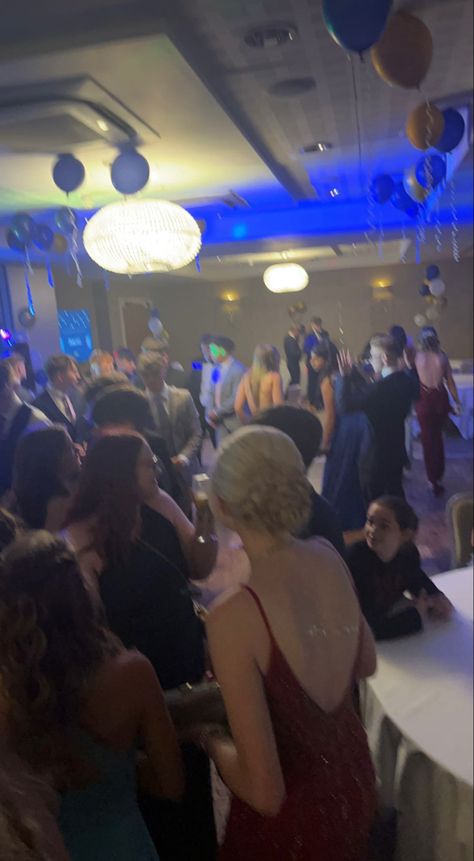 Prom Party Celebration Disco Messy Fun Aesthetic Wallpaper Friends Prom House Party, Prom Group Aesthetic, Uk Prom Aesthetic, Prom Instagram Story, Gala With Friends, Prom Vision Board, Prom Aesthetic Photography, Prom Room, Formal Party Aesthetic