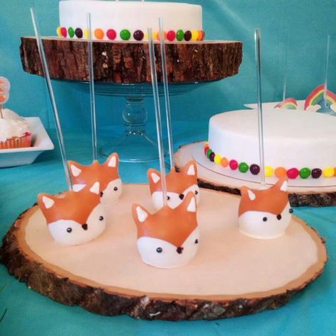 What does the fox say? Fox Cake Pops, Cakepops Ideas, Chocolate Hearts Candy, Jungle Birthday Cakes, Christmas Bakes, Fox Cake, Fox Party, What Does The Fox Say, Cake Pop Decorating