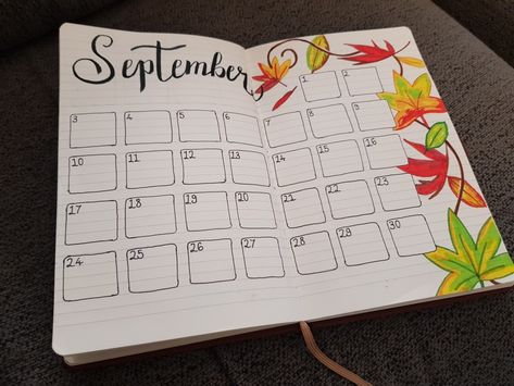 September Monthly Spread, Idea For Journal, Autumn Bujo, Bujo Autumn, September Bullet Journal Ideas, Monthly Spread Bullet Journal, Student Bullet Journal, Autumn Bullet Journal, September Journal