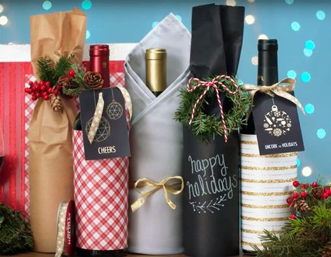 Un buen vino puede ser un magnífico regalo para un día señalado, además, suele ser un presente muy recurrido cuando se va de invitado a una comida o cena de celebración. Cuando se compra en tiendas especializadas es fácil que engalanen la botella como se merece si es para regalar, en caso contrario, seremos nosotros los que deberemos proporcionarle el aspecto de un regalo, siempre será mucho más llamativo que entregar la botella dentro de una bolsa, de este modo se resta valor al regalo, y al vi Wrap A Bottle, Wine Bottles Gift Wrap, Creative Corporate Gifts, Bottle Gift Wrapping, Wrapped Wine Bottles, Gift Wrapping Techniques, Wine Preserver, Gift Wrapping Inspiration, Christmas Wine Bottles