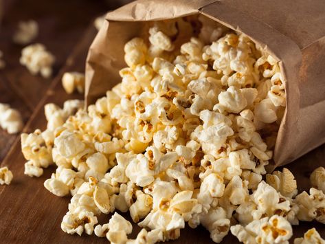 Popcorn can be a healthful snack; it is a good source of fiber and relatively low in calories. Follow this recipe for quick and healthy microwave popcorn. Healthy Popcorn, Rice Cooker Recipes, Oil Candle, Butter Popcorn, Kettle Corn, Microwave Popcorn, Body Splash, Soap Making Supplies, Shower Food