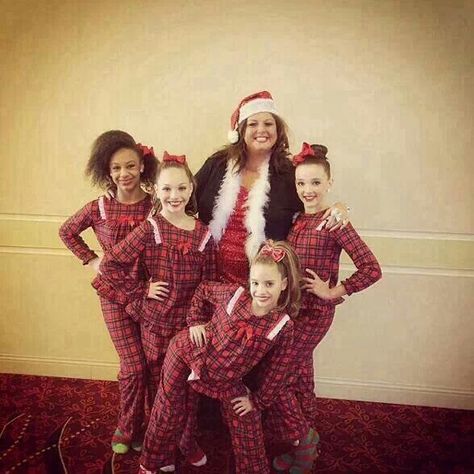 Aldc Rares, Dance Moms Season 3, Dance Moms Mackenzie, Nia Sioux Frazier, Chloe And Paige, Dance Moms Moments, Dance Moms Cast, Dance Moms Pictures, Dance Moms Funny