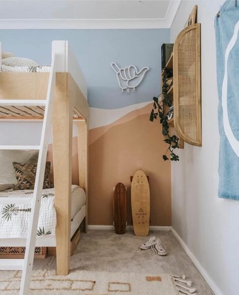 30 Ocean-Themed Bedroom Ideas That Will Take You Away | Displate Blog Rattan Products, Surf Bedroom, Surfer Room, Surf Room Decor, Ocean Themed Bedroom, Beach Room Decor, Surf Room, Ocean Room, Beachy Room