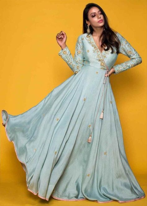 Angrakha Style Dresses, Tiara Tattoo, Gowns Dresses Indian, Orang India, Designer Anarkali Dresses, Angrakha Style, Gown Party Wear, Indian Outfits Lehenga, Heavy Dresses