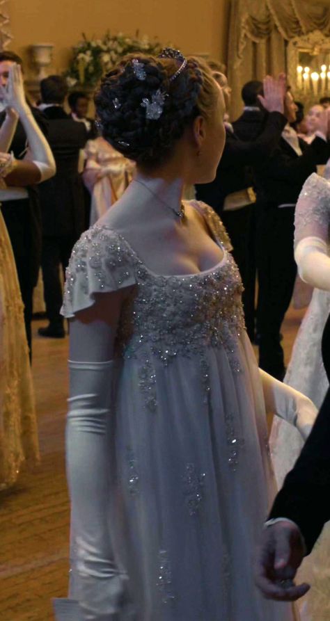 Bridgerton Ball Dresses, Daphne Bridgerton Outfit, Violet Bridgerton Dress, Bridgerton Ball Gowns, Brigetons Dress Ideas, Brigerton Dresses, Brigerton Dress, Regency Dress Aesthetic, Bridgerton Dresses Aesthetic