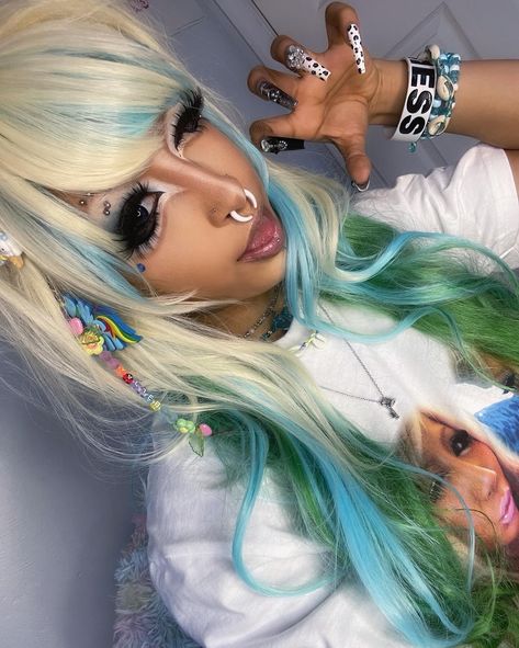 bluuuuueee🌀🐬🌺✨🌈 shirt by bae @chogongal nails also by bae @klawzbymarkus ^_^💕💅🏼 lenses from @pinkyparadisedotcom in g&g big circle blue #gyaru #manbagyaru #ギャル #gaijingyaru Blue Gyaru, Gyaru Outfit, Oc Inspo, Circle Lenses, Blue Green, Lenses, Nails, Green, Pins