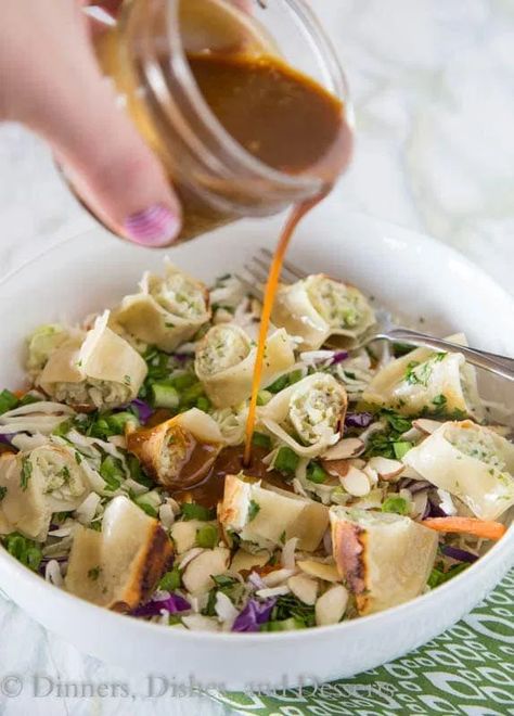 Potsticker Salad, Asian Peanut Dressing, Asian Chopped Salad, Peanut Dressing, Diner Recept, Asian Salad, Salad Wraps, Salad Toppings, Main Dish Salads