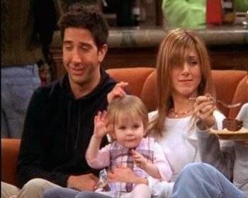 Rachel and Ross' daughter has grown up a lot since Friends finished. Emma Geller Green, Best Tv Couples, Friends Workout, I Want A Relationship, Ross And Rachel, Friends Cast, Friends Tv Series, Friends Moments, Friends Series