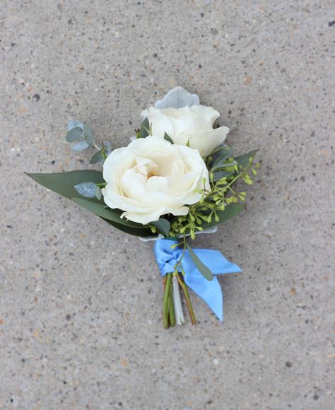 White Majolica spray rose boutonniere //Celebration Flair Majolica Spray Rose, Spray Rose Boutonniere, Spray Roses Boutonniere, Fall Boutonnieres, Farm Wedding Reception, White Rose Boutonniere, Blue Boutonniere, Blush Bouquet Wedding, White Spray Roses