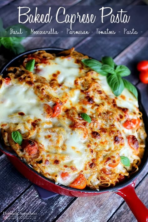 Baked Caprese Pasta is full of fresh basil leaves, tomatoes, fresh mozzarella and more! Perfect 20 minute meal! Baked Caprese, Pasta With Basil, Easy Meal Plan, Meal Plan Week, Caprese Pasta, Mozzarella Recipes, 20 Minute Recipes, Basil Leaves, Rigatoni