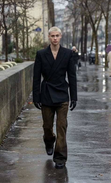 French Style Men, Shape Aesthetic, Men Outfits Aesthetic, Black Coat Outfit, Captain America Suit, Stylish Mens Suits, Paris Fashion Week Men, Classy Outfits Men, Vacay Outfits