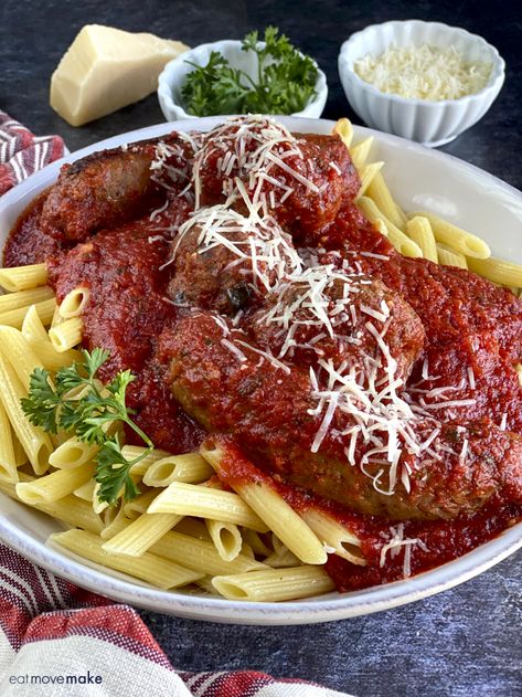 Sunday Gravy Recipe Italian, Italian Sunday Sauce, Italian Sunday Gravy, Sunday Gravy Recipe, Italian Gravy, Best Spaghetti Sauce, Sunday Gravy, Crockpot Pasta, Italian Tomato Sauce