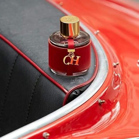 Ch Perfume, Carolina Herrera Perfume, Perfume Carolina Herrera, Carolina Herrera 212, Ch Carolina Herrera, Perfume Floral, Feminine Fragrance, Carolina Herrera, Smell Good