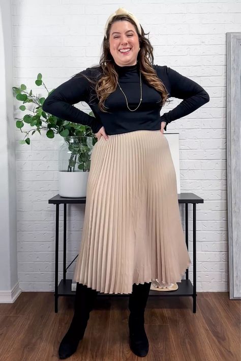 "10 Chic Business Casual Outfits for Plus Size Women: Elevate Your Office Wardrobe" - Magic of Clothes Casual Outfits For Plus Size, Semi Formal Attire For Women, Plus Size Work Outfits, Outfits For Plus Size Women, Smart Casual Work Outfit Women, Stylish Business Casual, Photographer Outfit, Smart Casual Work Outfit, Casual Work Outfits Women