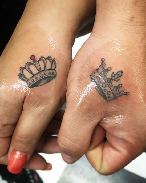 Queen & King Couples tattoos by Candeeo Couples Hand Tattoos, Crown Hand Tattoo, Soulmate Tattoo, Infinity Couple Tattoos, Cute Couple Tattoos, Couple Tattoos Unique, Couples Tattoo Designs, King Tattoos, Queen Tattoo