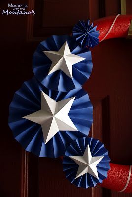 Fourth Of July Crafts For Kids, Fourth Of July Wreath, Paper Rosettes, July Wreath, Stars Craft, Patriotic Crafts, Patriotic Party, 4th Of July Decorations, Paper Fans