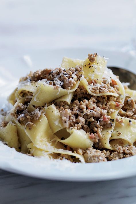 White Bolognese, Celeriac Recipes, Pappardelle Pasta, Bolognese Recipe, Bolognese Sauce, Italian Pasta, How To Cook Pasta, Pasta Dishes, Wine Recipes