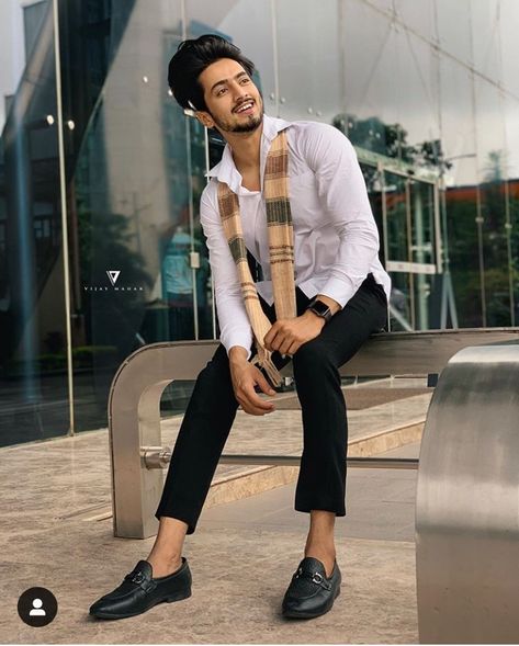 Jis RasTe Tu Na Mile💜 Uspe Na Ho Mere Kadam😊😘😘..!! Tere Bin Ab na Lengey Ik Bhi Dam♥ Tujhe KiTna Chahne Lgey Hum🌹🌹 Mr Faisu 07, I Miss You Cute, Faisal Shaikh, Mr Faisu, Tik Tok Video, Dear Crush, Instagram Dp, Indian Men Fashion, Cool Boy Image