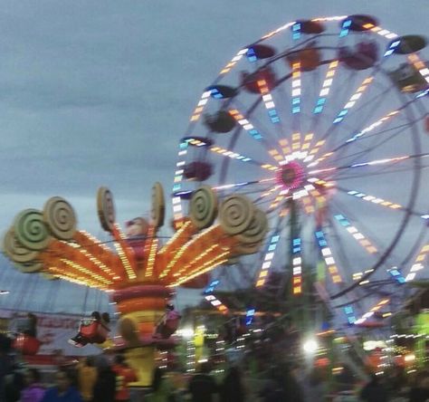 Nostalgia Core, Summer Dream, Coming Of Age, Coraline, Amusement Park, Summer Aesthetic, Pretty Pictures, Ferris Wheel, Childhood Memories