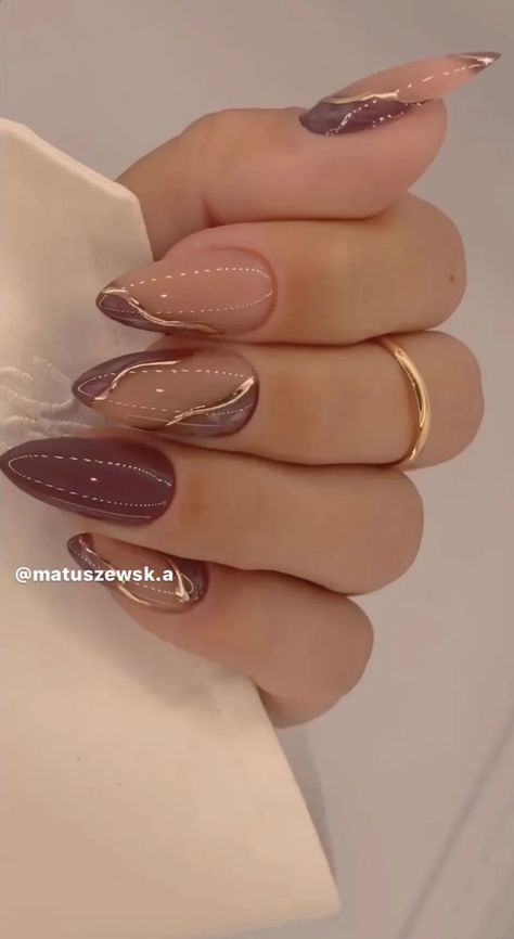 Looking for the current nail trends of fall 2023? I got the latest scoop of all the trending fall nail designs that are taking over Tiktok and Instagram. I'm trying #6 tomorrow! September nails | fall aesthetic nail inspo | Back to school nails | autumn aesthetic #fall #nails Colorful Nails, Gold Nail, Glitter Nail Art, Classy Nails, Fancy Nails, Chic Nails, Short Acrylic Nails, Nail Arts, Cute Acrylic Nails