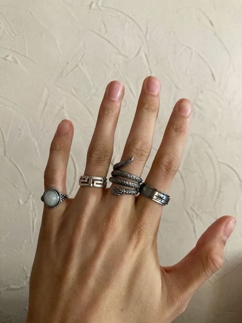 Hands With Rings, Grunge Ring, Guy Jewelry, Mens Grunge, Cardan Greenbriar, Folk Of The Air, Hand Jewelry Rings, How To Wear Rings, Grunge Jewelry