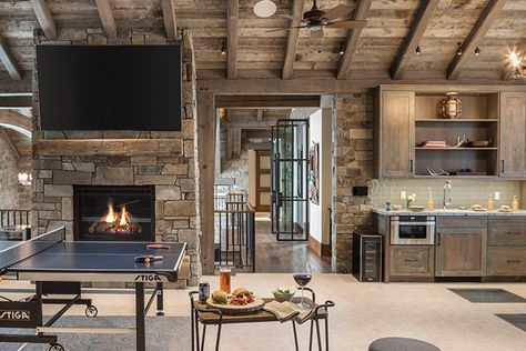 Rustic Mountain Homes, Rustic Family Room, Montana House, Silo House, Dream Cabin, Bunk Rooms, Rustic Home Design, Mountain Living, Rustic Bathrooms