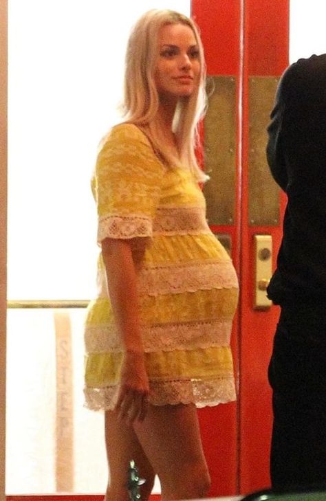 Margot Robbie as Sharon Tate. Picture: BackGrid #drew Margaret Robbie, Margot Robbie Style, Sharon Tate, Pregnancy Outfits, Ben Affleck, Famous Women, Tarzan, Margot Robbie, Fav Celebs