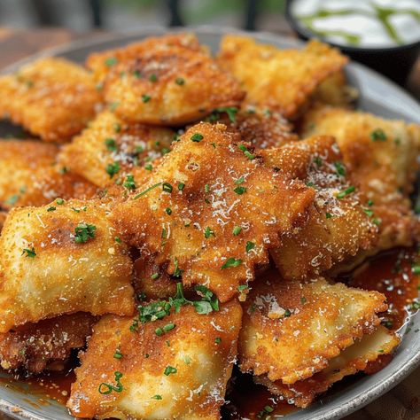 How to Make the Perfect Crispy Toasted Ravioli - Charm Recipes Crispy Ravioli Appetizer, Toasted Ravioli, Italian Breadcrumbs, Ravioli Recipe, Cheese Ravioli, Best Pasta Recipes, Recipe Images, Pasta Recipe, Comfort Foods