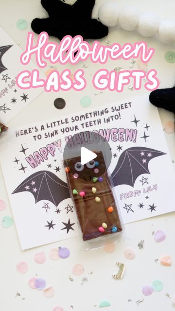 Kelsey Easterling on Instagram: "Easy & Affordable Halloween Class Gifts 🦇 Comment BATS and I’ll send you the link for this FREE printable 👻 
To make the brownie bats, I added @thereallittledebbie cosmic brownies, googly eyes, cheeks and a smile (with an acrylic paint marker), and glue dots to attach. So simple, but so cute for classmates this spooky season! 

#classgifts #halloweengifts #halloweenparty #diyhalloween #freeprintable #halloweentreats #affordablegifts #halloweenforkids #littledebbie" Halloween Class Gifts, Halloween Class Treats, Halloween Student, Class Treats, Cute Halloween Treats, Classroom Halloween Party, Classroom Halloween, Cosmic Brownies, Class Gifts