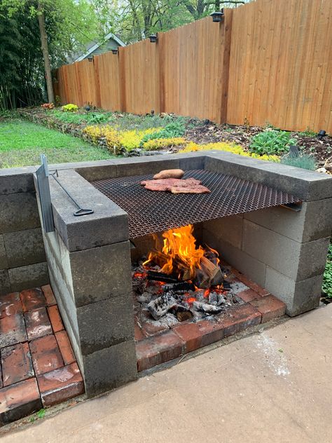 Backyard Bbq Kitchen Ideas, Diy Outdoor Cooking Fire Pits, Outdoor Kitchen Diy On A Budget Simple, Outdoor Cooking Patio, Backyard Cooking Area Diy, Fire Pit And Grill Area, Grill Backyard Ideas, Outdoor Fireplace Ideas Diy, Grill Areas Outdoor Diy