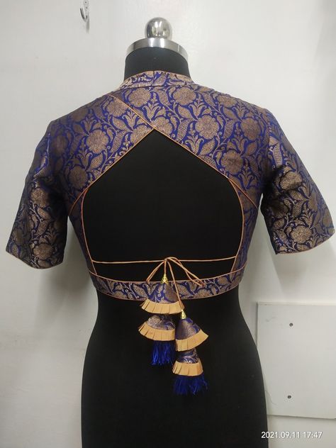 Unique Blouse Designs For Banarsi Saree, Bluse Desine Back, Blause Desine Latest Simple, Banarsi Saree Blouse Design Back Neck, Banarsi Blouse Design Latest, Banarsi Blouse Design, Blause Desine Latest Back, Blause Desine Latest, Banarsi Blouse