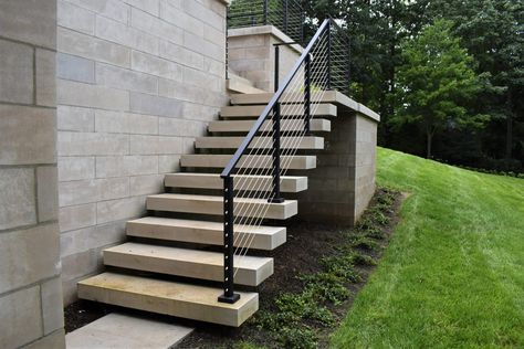 Cantilever Staircase 1 Modern Concrete Stairs Outdoor, Outdoor Stairs To House, Outdoor Staircase Design, Outside Stairs Design, Railing Exterior, Exterior Staircase, Exterior Stair Railing, Best Landscaping Ideas, Outdoor Staircase