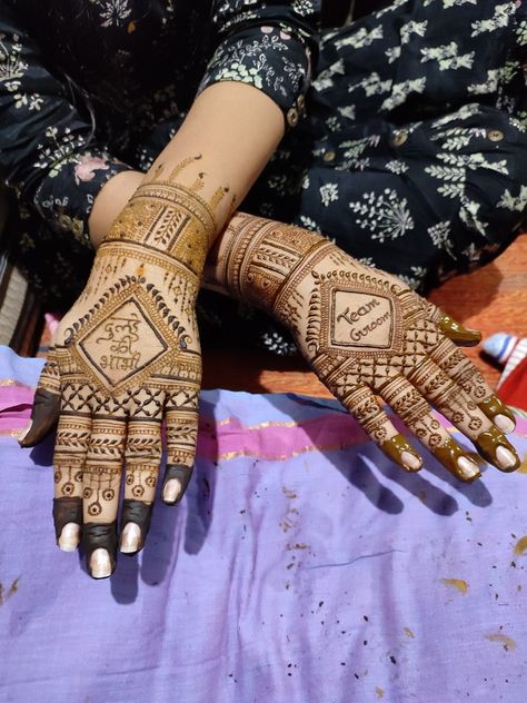 Bell Mehndi Designs Back Hand, Mahendi Back Designs, Mahendi For Brothers Wedding, Mahendi Design For Sister Wedding, Mehndi Disgn Back Hand, Brothers Wedding Mehndi Design, Sider Mehndi Design Simple, Mahendiii Design Latest, Bhai Wedding Mehndi