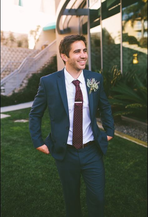 Groom's suit - navy blue, maroon tie, lavender boutonnière  Jessica Miriam Photography Navy Suit Maroon Tie, Blue Suit Maroon Tie, Groom Suit White, Groom Suit Vintage, Groom Suit Summer, Wedding Party Blue, Groom Suit Navy, Navy Blue Groom, Groom Suit Tweed