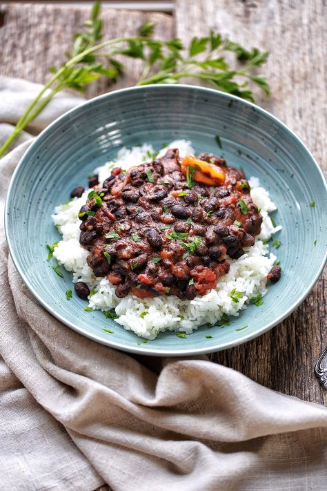 Cooking With Fresh Herbs, Black Beans And Rice, Stewed Potatoes, Beans And Rice, Fresh Spices, Cooking Black Beans, Smoked Fish, African Food, Stew Recipes