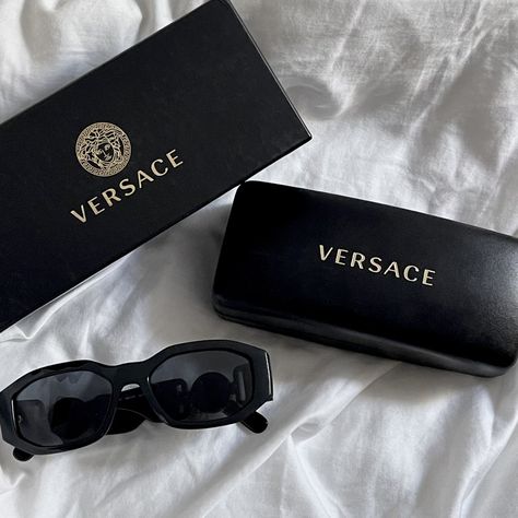 Mens Fashion Ideas, Fake Pics, Versace Glasses, Versace Sunglasses, Versace Men, 2024 Vision Board, Photography Products, 2024 Vision, S N