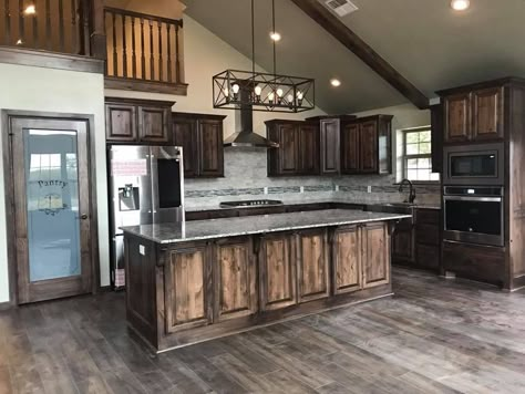 Ranch Style Interior Design Ideas, Dark Barndominium Interior, Western Kitchen Cabinets, Western Kitchens, Bardiminium House Interior, Rustic House Ideas, Dark Color Barndominium, Western Farmhouse Kitchen, Barndominium Wood Interior